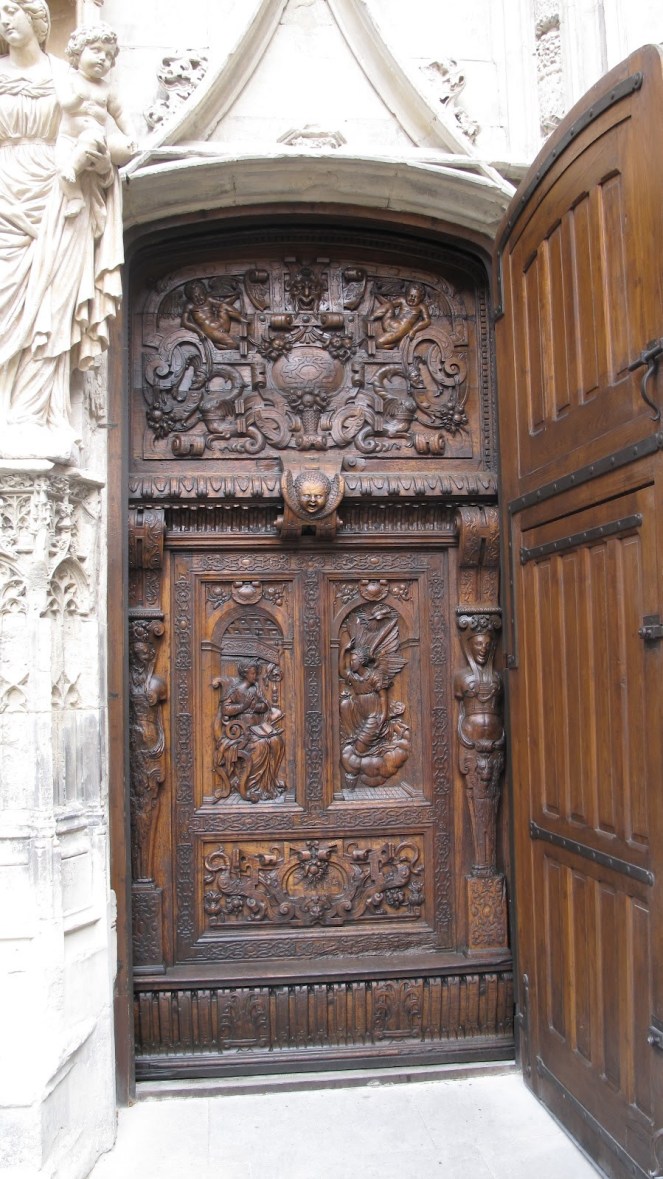 Avignon_Church of St-Pierre_original wooden doors 03